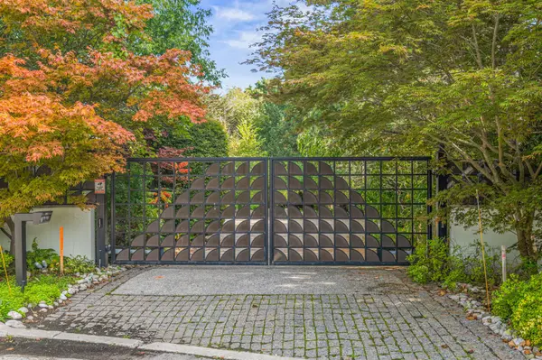 18 Timberglade CT, Toronto C12, ON M2L 2Y2