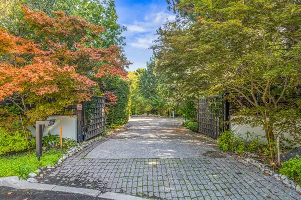 18 Timberglade CT, Toronto C12, ON M2L 2Y2