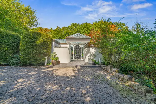 18 Timberglade CT, Toronto C12, ON M2L 2Y2