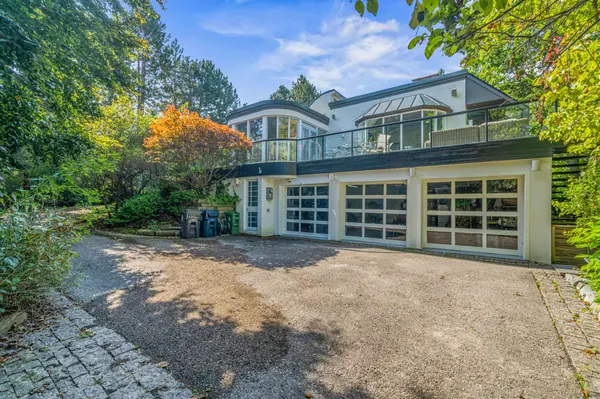 18 Timberglade CT, Toronto C12, ON M2L 2Y2