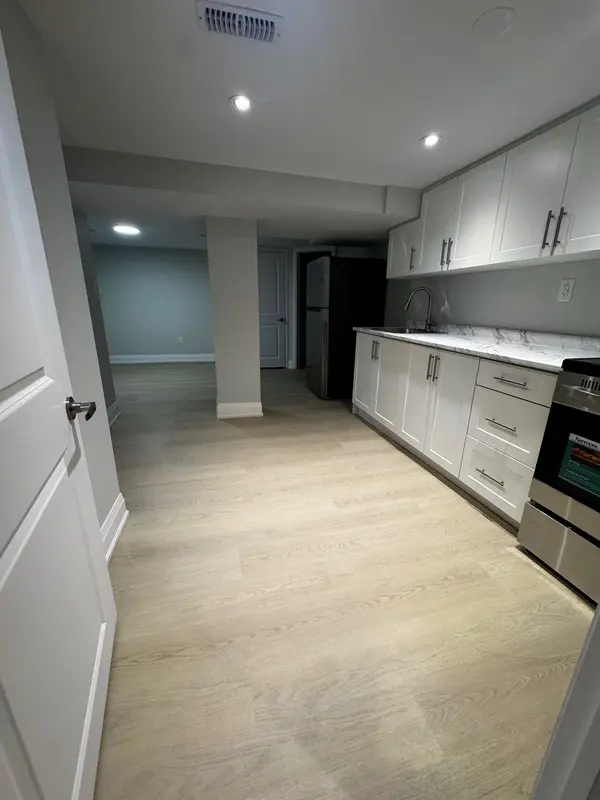 16 Almond AVE #Studio, Whitby, ON L1P 1K5