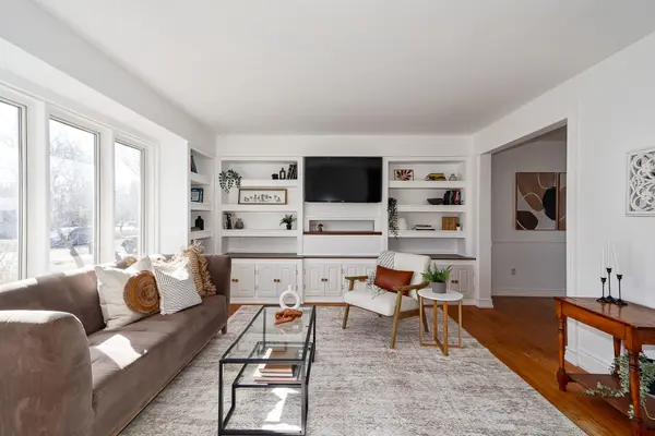 22 Dickson RD, Collingwood, ON L9Y 2X3