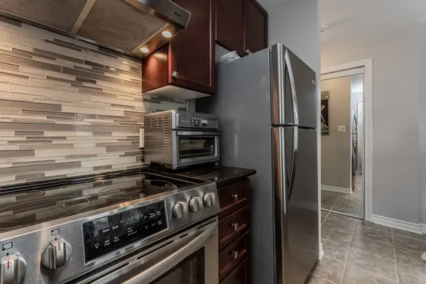 5327 Upper Middle RD #205, Burlington, ON L7L 0E9