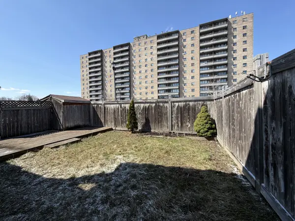 270 Town House CRES, Brampton, ON L6W 3C7