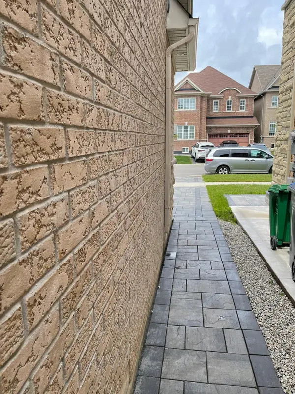 3 Aries ST, Brampton, ON L6Y 5Z2