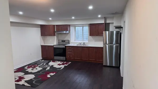 3 Aries ST, Brampton, ON L6Y 5Z2