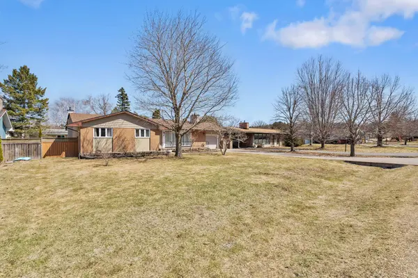 9 Aberfeldy ST, Bells Corners And South To Fallowfield, ON K2H 6H6