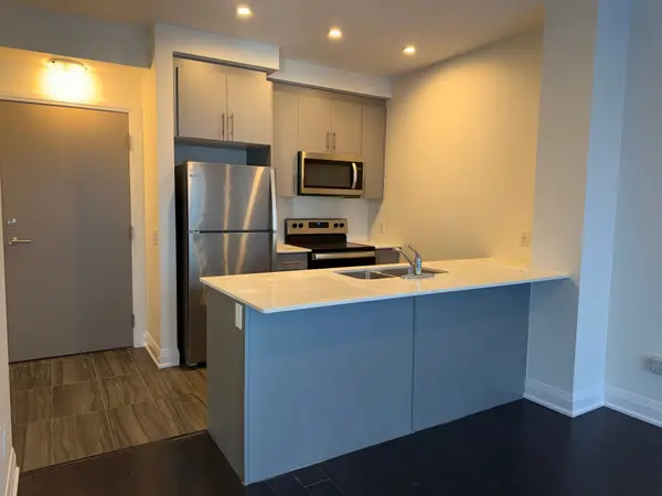 16 Concord PL #401, Grimsby, ON L3M 4E8