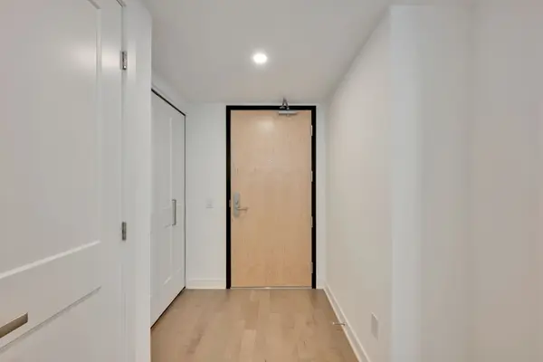 340 Queen ST #406, Ottawa Centre, ON K1R 0G1