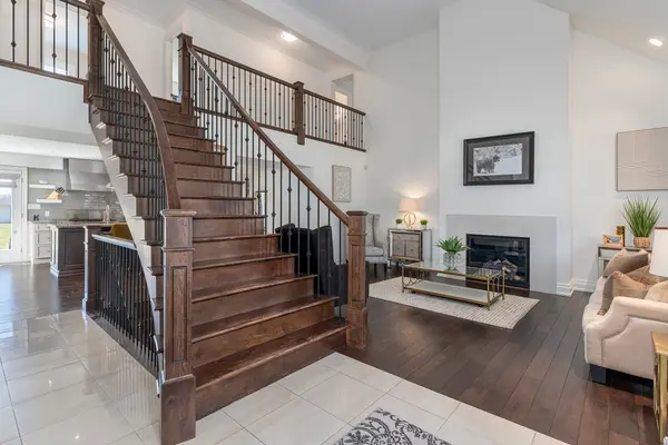 400 Hamilton DR, Hamilton, ON L9G 2B1