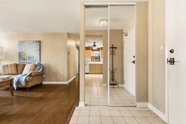 8 Main ST #203, Hamilton, ON L9H 1B8