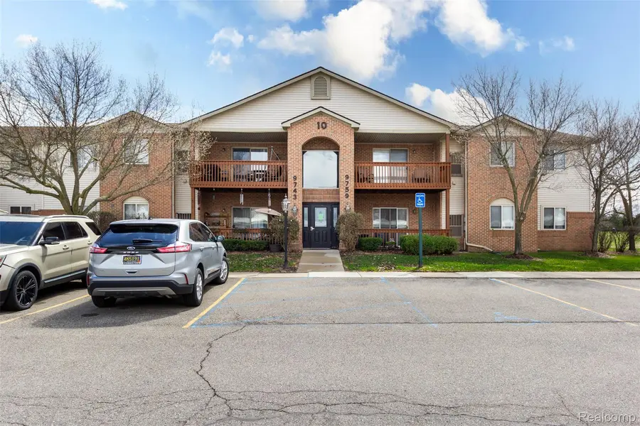 9747 Wildflower CT, Van Buren Charter Township, MI 48111