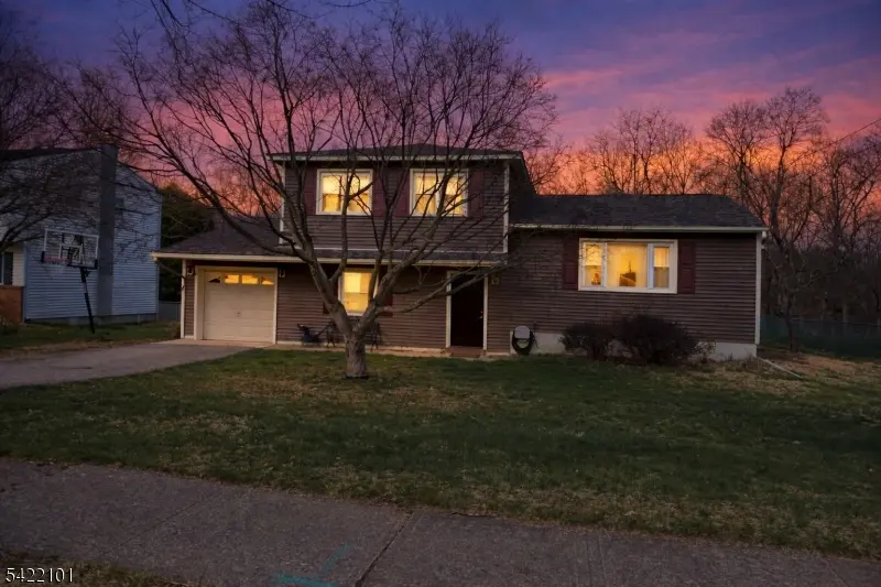 105 College View Dr, Hackettstown Town, NJ 07840