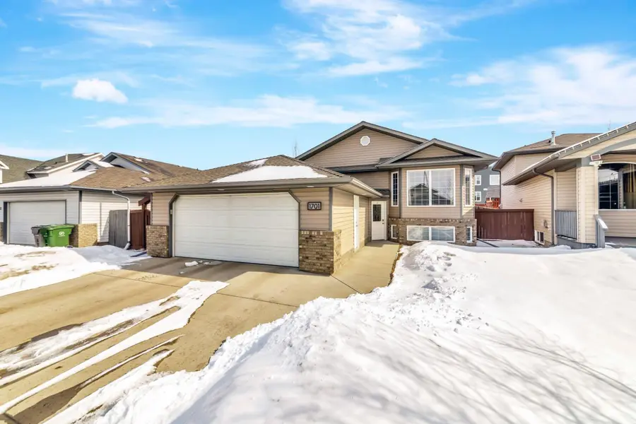 1701 52 AVE, Lloydminster, AB T9V 3K9