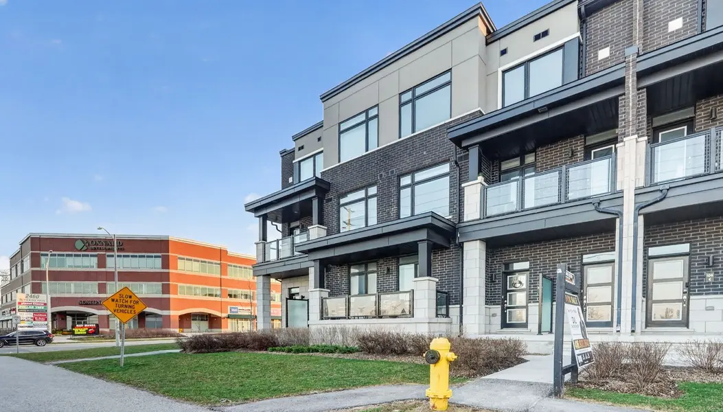 2550 Castlegate Crossing N/A #103, Pickering, ON L1X 0H6