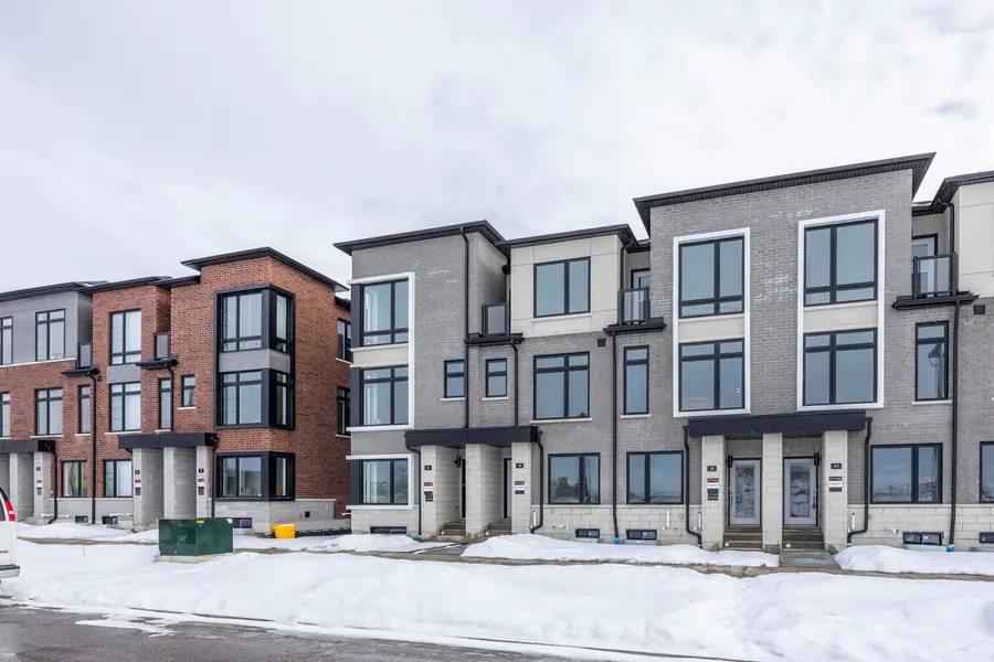 16 Pluto WAY, Whitby, ON L1M 0M7