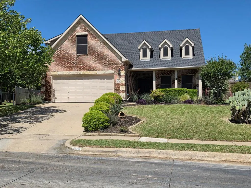 2716 Park Place, Burleson, TX 76028