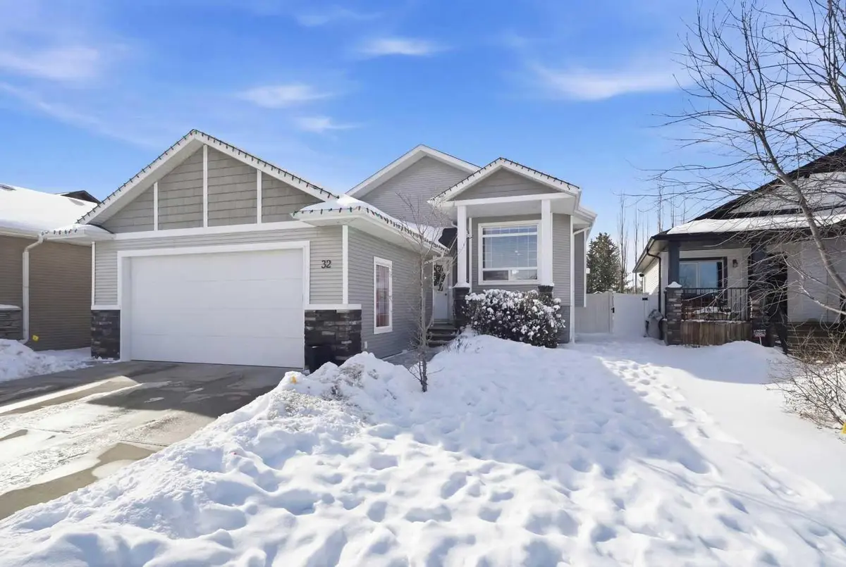 32 Rozier Close, Sylvan Lake, AB T4S 0B8
