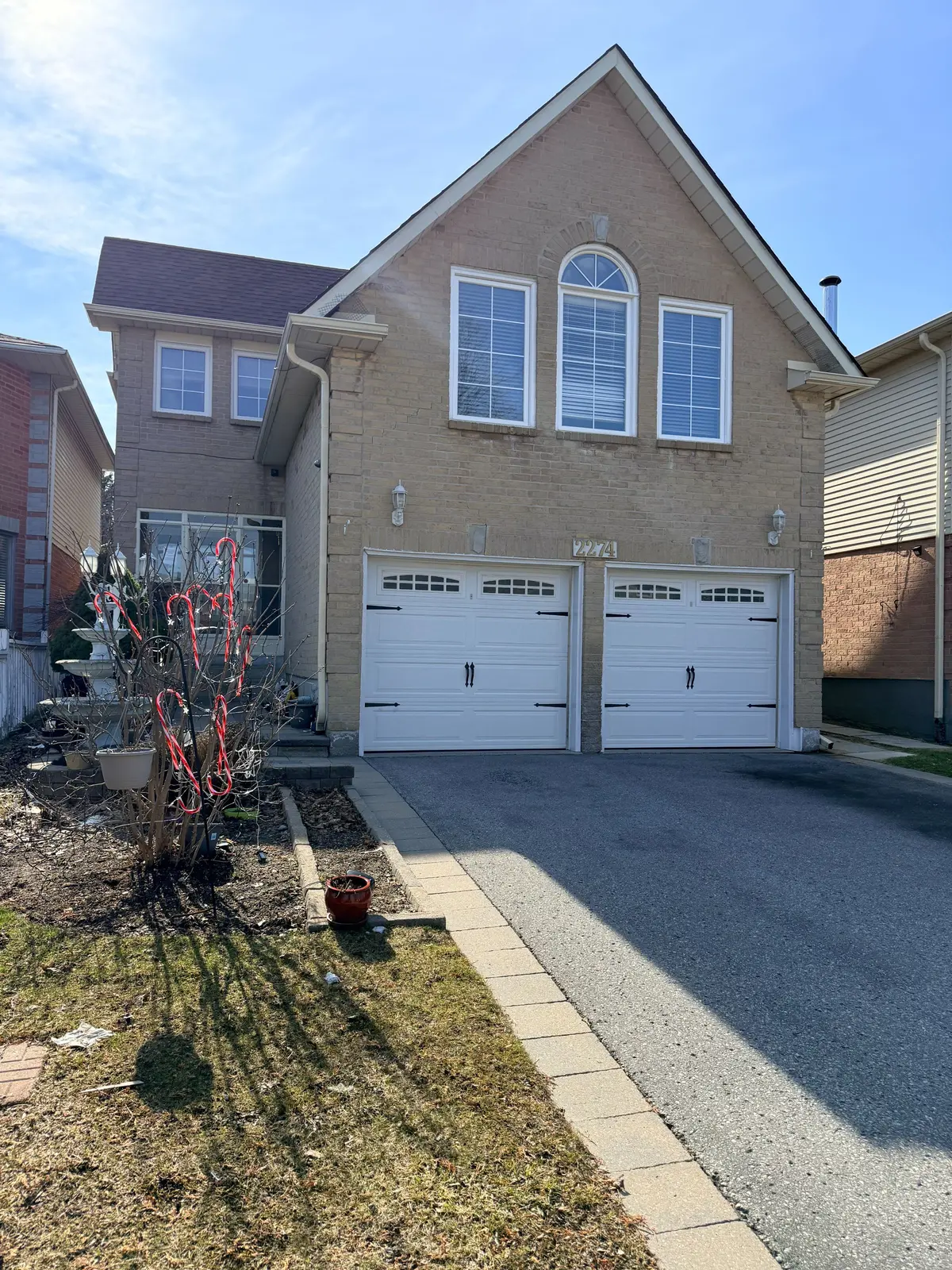 2274 Chapman CT, Pickering, ON L1X 2E8