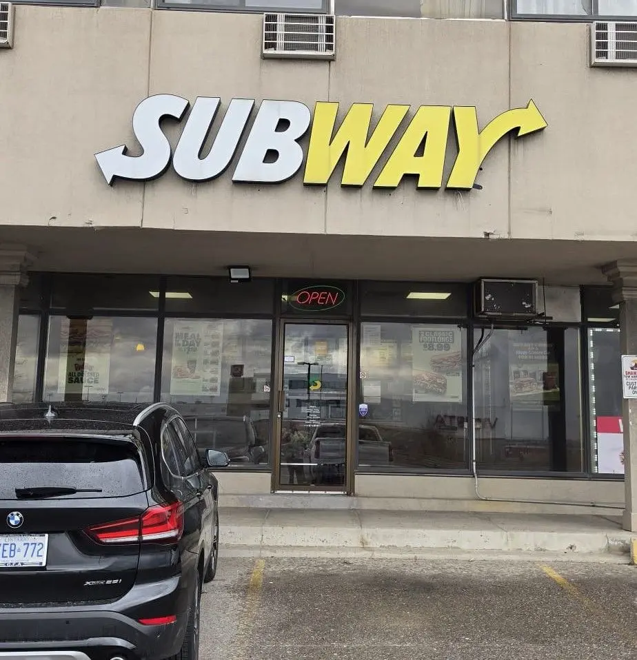 6465 Airport RD, Mississauga, ON L4V 1E4