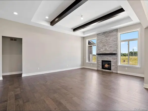 54660 Chesterfield Rd, Chesterfield Township, MI 48051