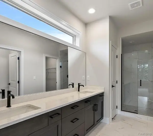 54660 Chesterfield Rd, Chesterfield Township, MI 48051