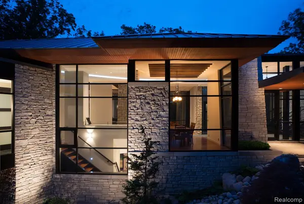 6956 Cooley Lake RD, White Lake Charter Township, MI 48383