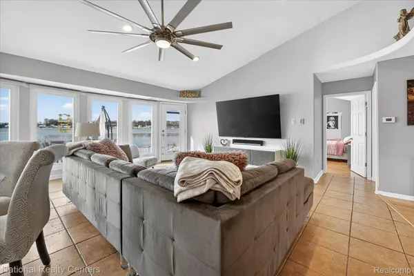 560 Black Oaks TRL, Howell, MI 48843