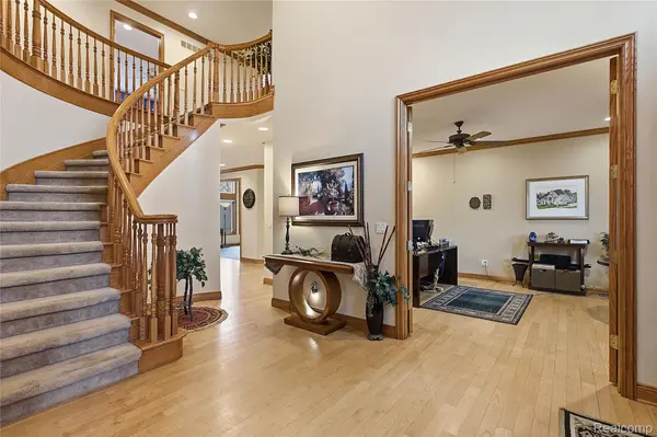 55733 Whitney CT, Shelby Charter Township, MI 48315