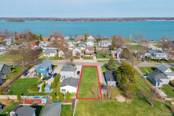 00 Adams Adams, Gibraltar, MI 48173