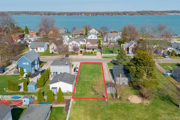 00 Adams Adams, Gibraltar, MI 48173