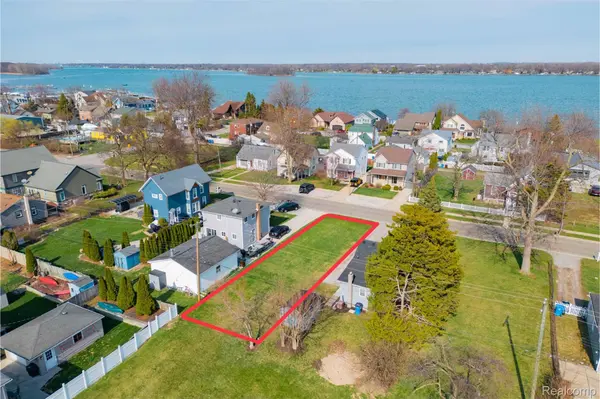 00 Adams Adams, Gibraltar, MI 48173