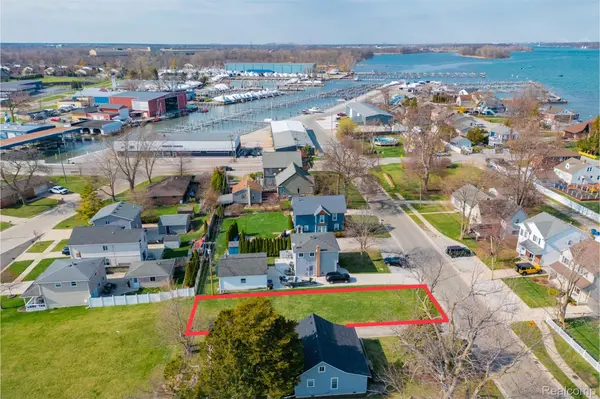 00 Adams Adams, Gibraltar, MI 48173