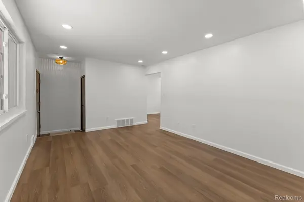 15345 Bainbridge ST, Livonia, MI 48154