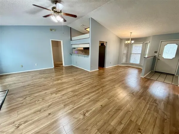 319 Iberis Drive, Arlington, TX 76018