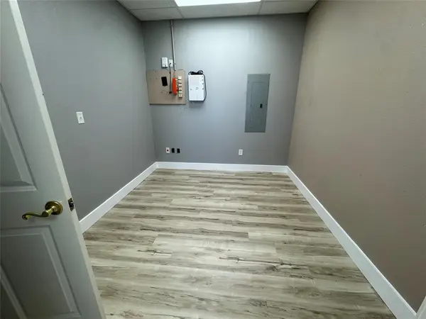 515 W Southlake Boulevard #100, Southlake, TX 76092