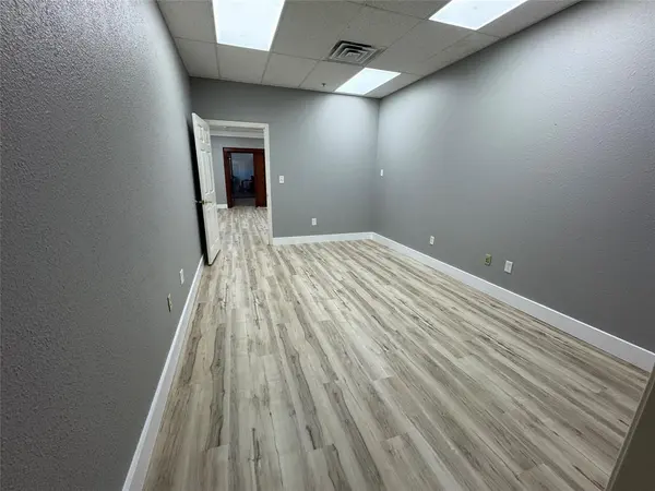 515 W Southlake Boulevard #100, Southlake, TX 76092