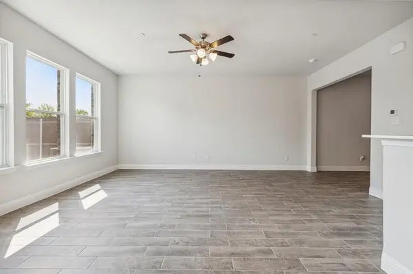 552 Hutchinson Lane, Lewisville, TX 75077