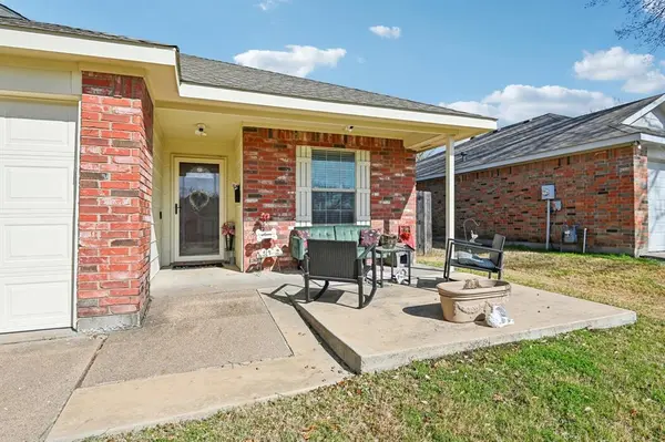 1102 N Gaines Street, Ennis, TX 75119