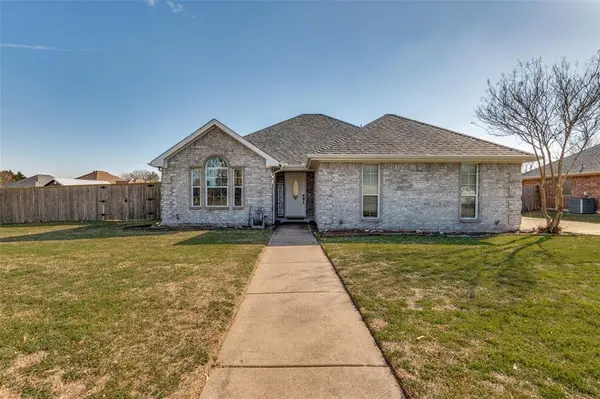 5826 Cynthia Drive, Midlothian, TX 76065