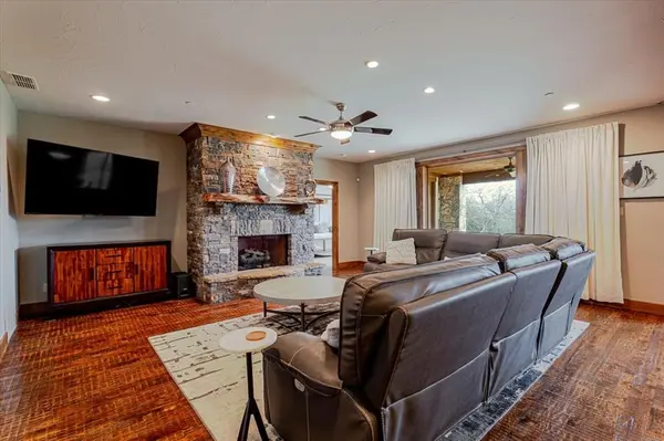 2033 Harbor Way #103, Graford, TX 76449