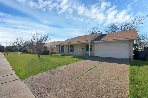 909 Ravencroft Drive, Garland, TX 75043