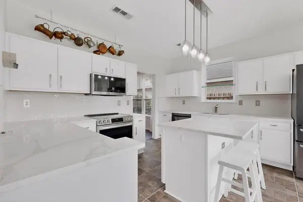 812 Windswept Drive, Cedar Hill, TX 75104