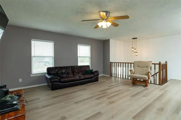 522 Royal Valley Road, Grand Prairie, TX 75052