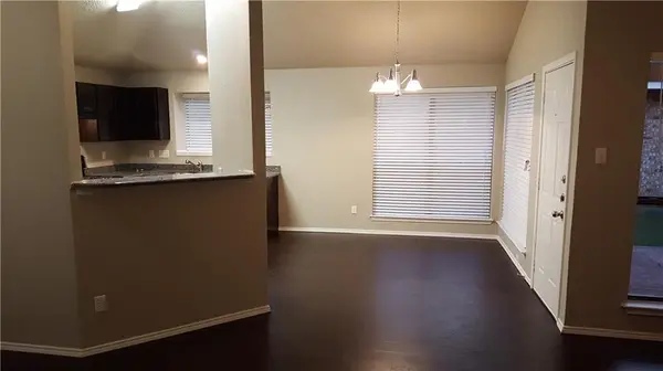 515 Valley Spring Drive, Arlington, TX 76018