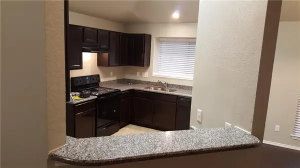 515 Valley Spring Drive, Arlington, TX 76018