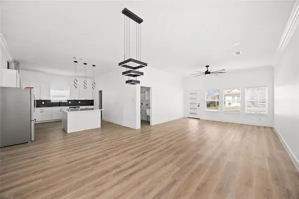 302 E Glenwood, Mabank, TX 75147