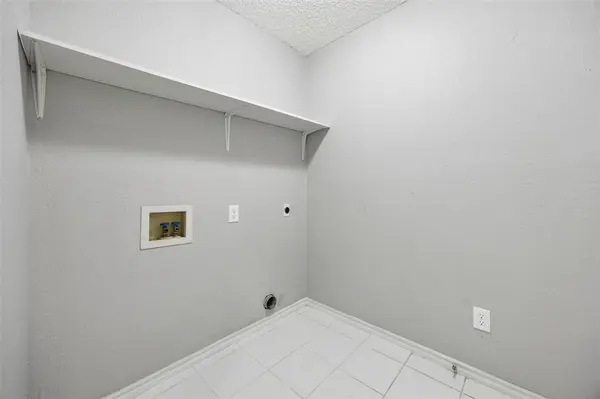 2117 Whispering Wind Street, Fort Worth, TX 76108