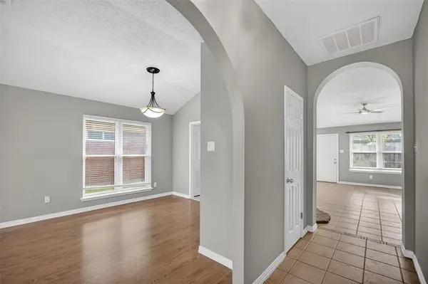 1204 Saratoga Drive, Euless, TX 76040