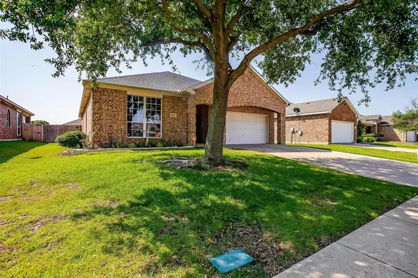 909 Hunter Lane, Burleson, TX 76028